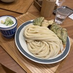 手打ちうどん 上を向いて - 