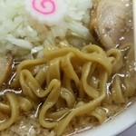 中華そば　こころ - 麺あっぷ、ラーメンの麺というよりはきしめんのような平らな麺ですネ