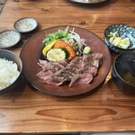 神戶牛炭火牛排・逸品 寅松之肉滴 - 