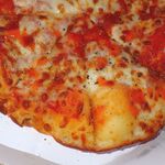 ドミノピザ - タバスコガーリックソース，ブラックペッパー掛ける． モッツァレラチーズ(ダブル)，トマトソースとシンプルで食べ応え有るけど些か単調．