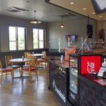 ドミノピザ - お馴染みのおばさん居らず．おばさんはいつもその都度ピザカッター掃除してから使うのに，初見の兄さん２人とも前のが付いたのをそのまま使ってよろしくない(´・ω・｀)