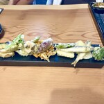 手挽きそば庵 さくら井 - ・天ぷら盛り合わせ　¥1,000