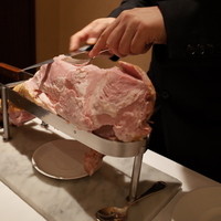 銀座 ハプスブルク・ファイルヒェン - ＜追加＞ウィーン伝統の骨付き熟成ハム“ウィーナーバインシンケン”（梅山豚）