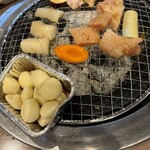 焼肉吾妻 - にんにく焼