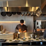 PLEIN - シェフがジビエを焼いてます。