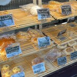 コムギ - 店員さんに商品内容を確認出来る対面販売です。