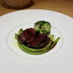 アドゥエパッシ - エゾ鹿肩ロース肉のロースト