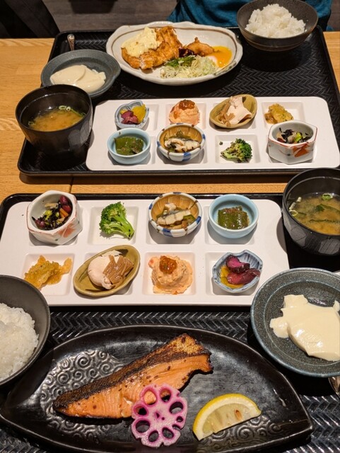 Sanchoku Sengyo to Takitate Donabe Gohan no Izakaya Ichiba Koji Ionmo-Ru Kyoto Katsuragawa Ten