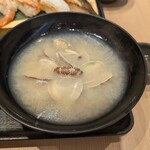 魚力寿司 - あさり味噌汁は、具もたっぷり！