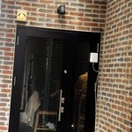 とりやき八 薬院店 - 店舗外観　看板も小さく　八