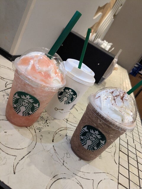 STARBUCKS COFFEE Lucua 1100 2Kai Atoriumu Gaden Ten