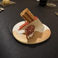 ガストロノミー ジョエル・ロブション - ショコラのデクリネゾン フランボワーズのクーリを添えて