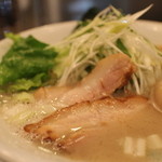 らぁ麺 胡心房 - ラーメン、チャーシュー適度な固さでここちよい