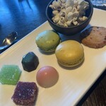 DINING & BAR TABLE 9 TOKYO - 