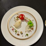 ガストロノミー ジョエル・ロブション - les pommes en symphonie 紅玉 青りんごとのシンフォニー カルヴァドスのジュレとスペキュロスの香りをあしらって