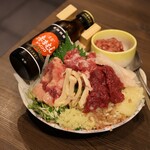 牛タンと馬肉とクリスピー餃子 ひまわり［精］ - お通し：馬刺しの盛り合わせ