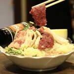 牛タンと馬肉とクリスピー餃子 ひまわり［精］ - お通し：馬刺しの盛り合わせ