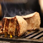 牛タンと馬肉とクリスピー餃子 ひまわり［精］ - 厚切り牛タン焼