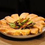 牛タンと馬肉とクリスピー餃子 ひまわり［精］ - 馬肉辛ニラクリスピー餃子