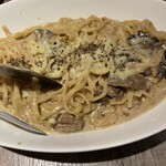 炭焼きワイン食堂 オルサリーノ - ポルチーニ茸のクリームパスタ