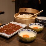 牛タンと馬肉とクリスピー餃子 ひまわり［精］ - 焼桜鍋　盛合せ　とろろ卵黄付+ こだわり麦飯 せいろ