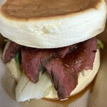 トイチパンケーキ - ジューシーなローストビーフ！