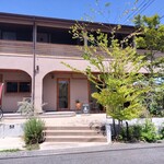 necotto - cafeは1階です。（レンタルキッチン・猫と暮らせる賃貸住宅との複合施設）