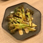 ワイン÷炭火焼き酒場cacco - 炙りブロッコリー
