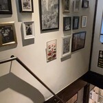 ダニエルズソーレ - 2階への階段ちょっと幅狭くて急です