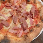 ダニエルズソーレ - マチェライオピザ(トマトソース＋ソーセージ+ベーコン+サラミ＋モッツァレラ+グラナパダーノ)¥2156