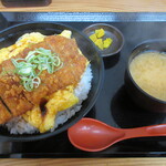 豚屋食堂  - 【金のたれかつ丼　８８０円】