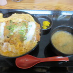 豚屋食堂  - 【かつ丼　８８０円】