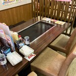 串かつ・たこ焼き 味の大丸 - 鉄板席も発見！　※ここには、どのタイミングで、案内されるんだろうか