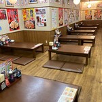 串かつ・たこ焼き 味の大丸 - 店内　※とんでもないオオバコ店でした　※これ全部……埋まる事あるん？