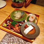 小皿のまぐろとさば。 - 