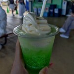 大室山 山頂売店 - ドリンク写真:クリームソーダ