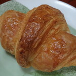 ベーカリー＆サンドイッチカフェ アラタマ - クロワッサン
