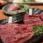 炭火焼肉　仁 - トモサンカク（鹿児島）2,480円、 カメノコ（鹿児島）1,780円。