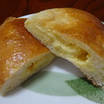 ベーカリー＆サンドイッチカフェ アラタマ - 歩荷さんのなめらかクリームパン