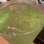 炭火焼肉　仁 - 鬼キウイサワー 580円。