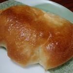 ベーカリー＆サンドイッチカフェ アラタマ - 歩荷さんのなめらかクリームパン