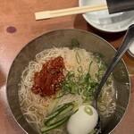 炭火焼肉　仁 - 冷麺 980円。