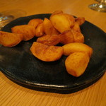 ラ・ボンヌターブル - 桜チップで瞬間燻製した新じゃがのキタアカリのフライド・ポテト3