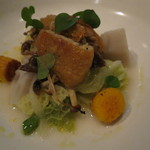 ラ・ボンヌターブル - キャベツと蓮根のブレゼ、打木赤皮甘栗カボチャの焼きニョッキ、香ばしく焼いた手羽先と砂肝のコンフィ、絞ったレモン、かたばみの葉1