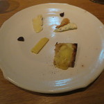 ラ・ボンヌターブル - フロマージュ：フルムダンベール セミドライの白桃と共に、コンテ24ヶ月、ラクレット、プティ・フージュルー2