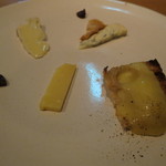 ラ・ボンヌターブル - フロマージュ：フルムダンベール セミドライの白桃と共に、コンテ24ヶ月、ラクレット、プティ・フージュルー1