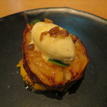 ラ・ボンヌターブル - 洋梨のロースト、ラムレーズンのアイスクリーム、アールグレイ香るスコーン、バニラ香る栗かぼちゃ、胡桃のプラリネ1