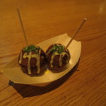 ラ・ボンヌターブル - チョコとラズベリー、たこ焼き風