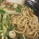 山神山人 - 麺は普通のサイズ、ストレート