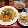 バンコク屋台 カオサン - パッタイとガパオのランチ